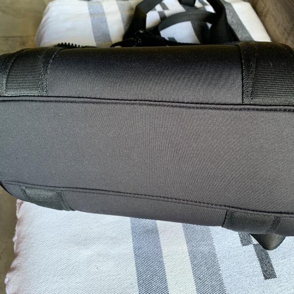 Dagne Dover LANDON NEOPRENE CARRYALL BAG - Picture 6 of 7